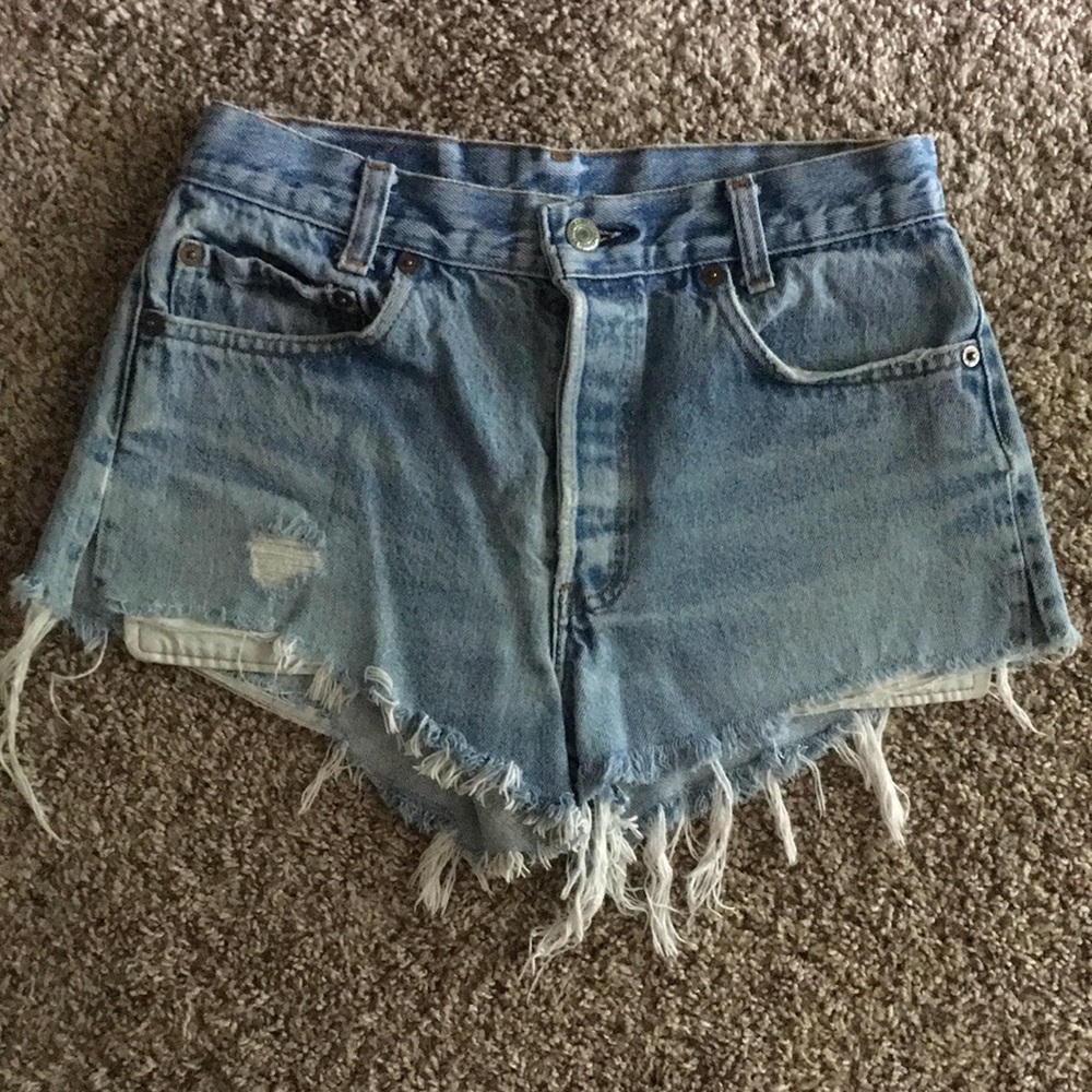 Vintage High Waist ‘Mom Jeans’ Cut Off Levi’s